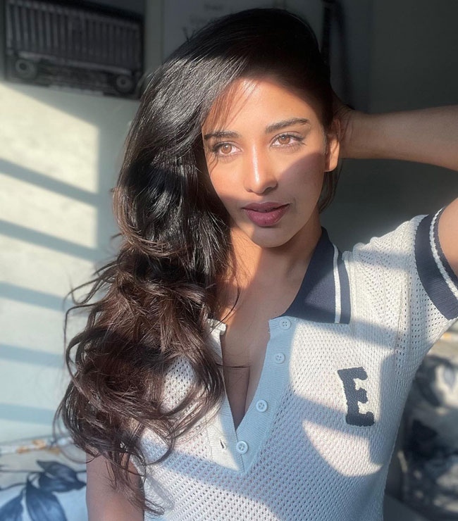 Staggering Poses Of Daksha Nagarkar